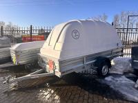 Надёжный одноосный прицеп с пластиковой крышкой